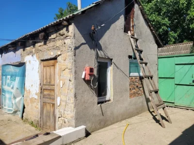 I will sell three houses in the area of Parkova Street on 4.5 acres!