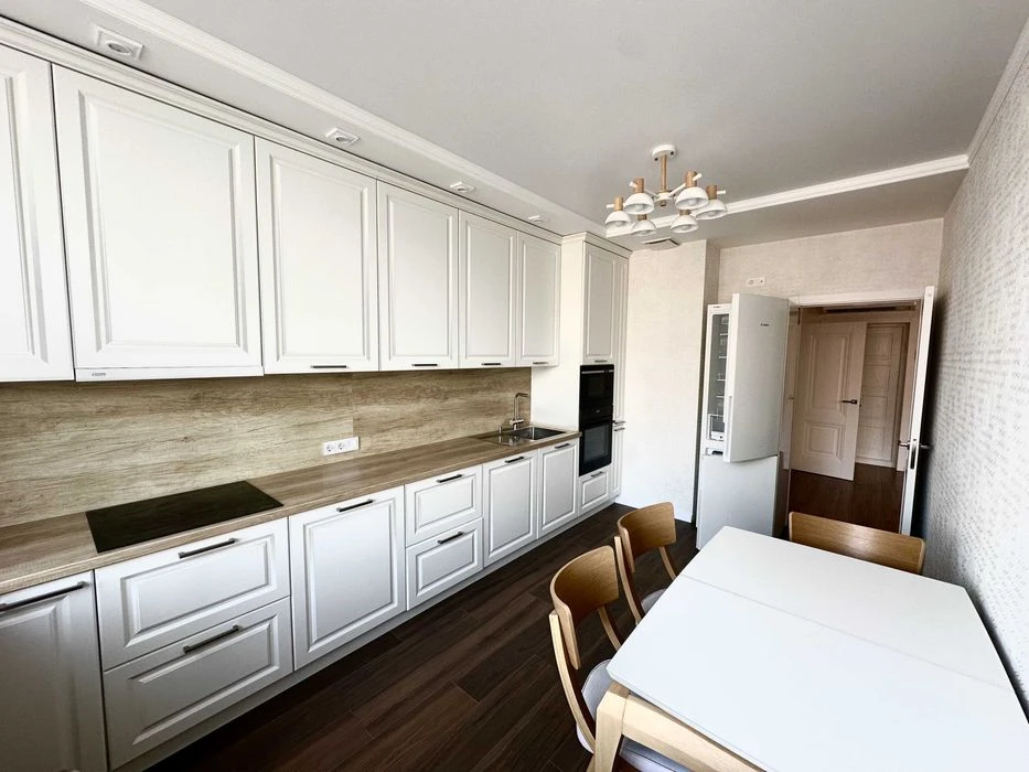 Продам 3 комн. квартиру с супер ремонтом в ЖК Дмитриевский н.