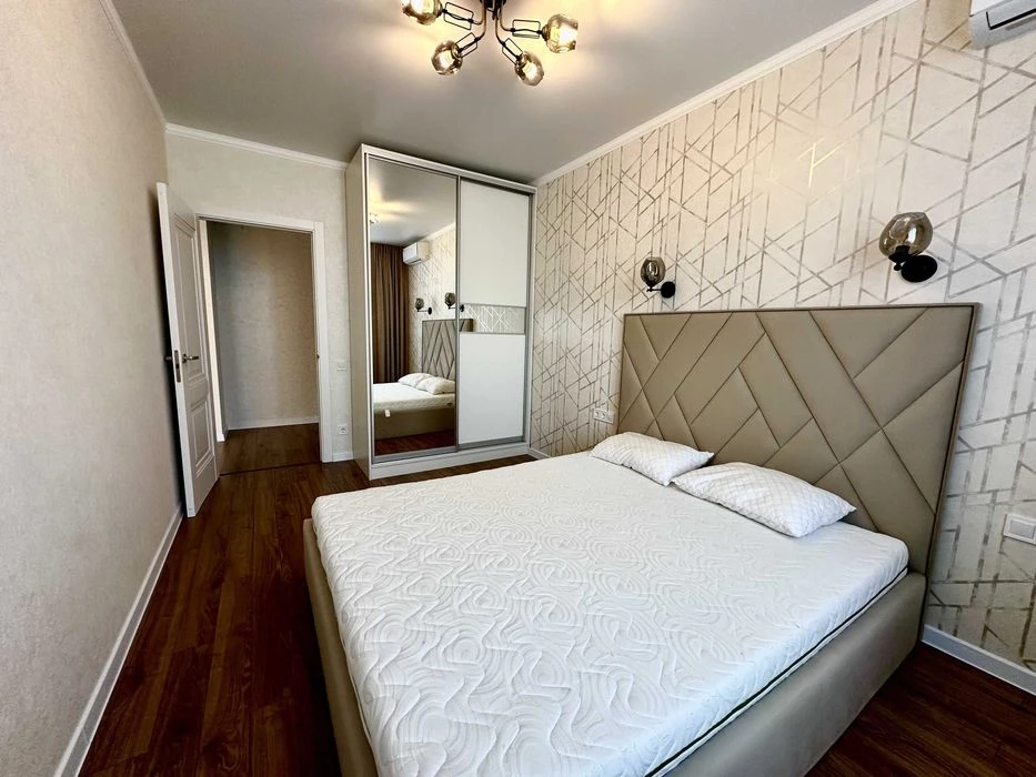 Продам 3 комн. квартиру с супер ремонтом в ЖК Дмитриевский н.