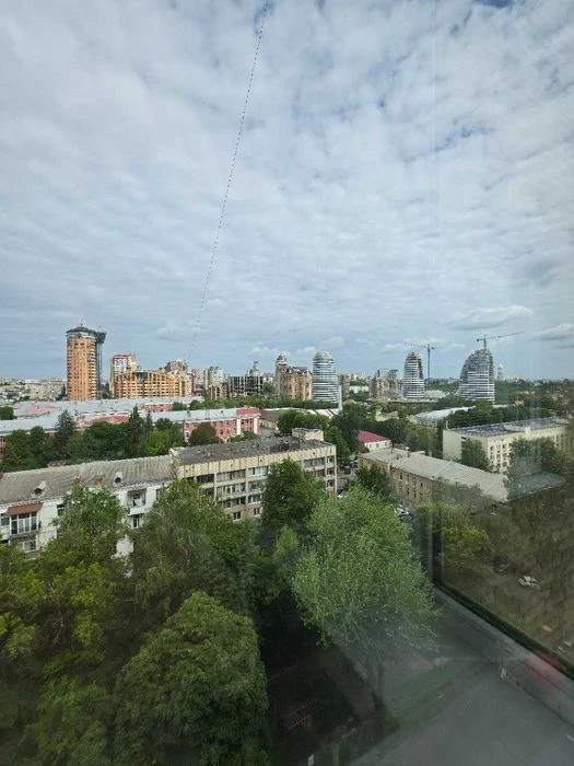 No %! 3-room apartment 77 m² Pechersk, metro Zvirynetska