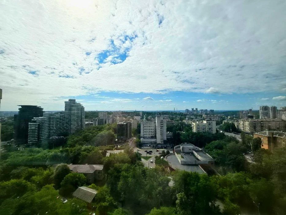 No %! 3-room apartment 77 m² Pechersk, metro Zvirynetska