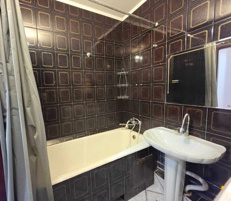 No %! 3-room apartment 77 m² Pechersk, metro Zvirynetska