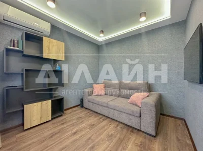 Exclusive 4-room apartment on the Right Bank. Closed two