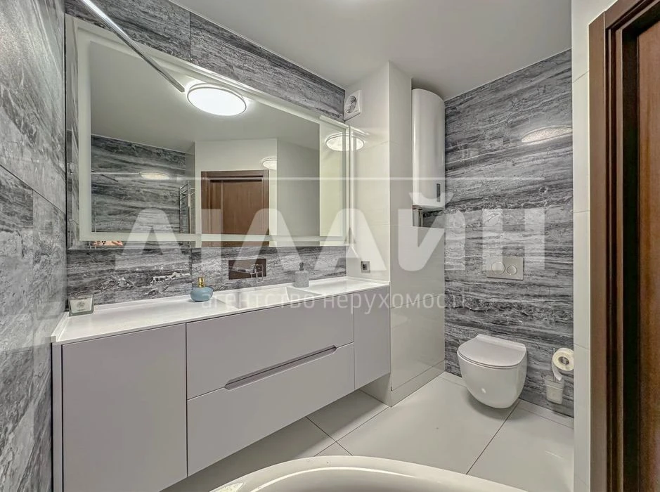Exclusive 4-room apartment on the Right Bank. Closed two