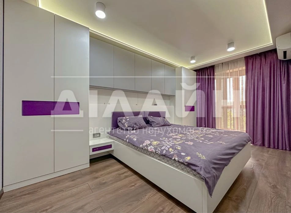 Exclusive 4-room apartment on the Right Bank. Closed two