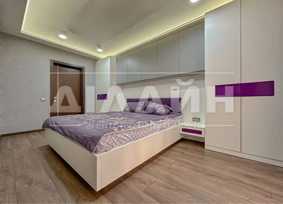 Exclusive 4-room apartment on the Right Bank. Closed two