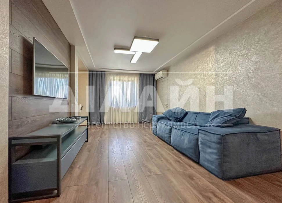 Exclusive 4-room apartment on the Right Bank. Closed two