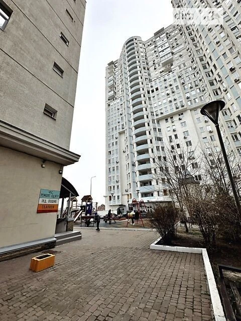 Sale of 4-room apartment 220 sq. m on Mykola Mikhnovsky Blvd. 14-