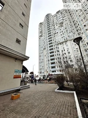 Sale of 4-room apartment 220 sq. m on Mykola Mikhnovsky Blvd. 14-