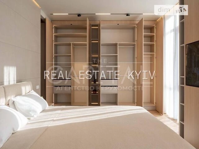 Sale of 2-room apartment 60 sq. m. on Andriy Verkhoglyada St. 19B •