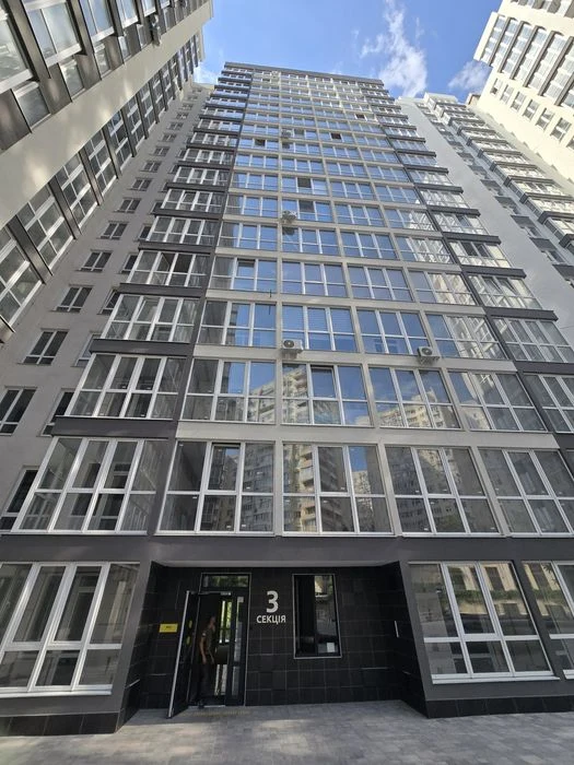 Продажа 3-х комн. квартира а Акварель-3