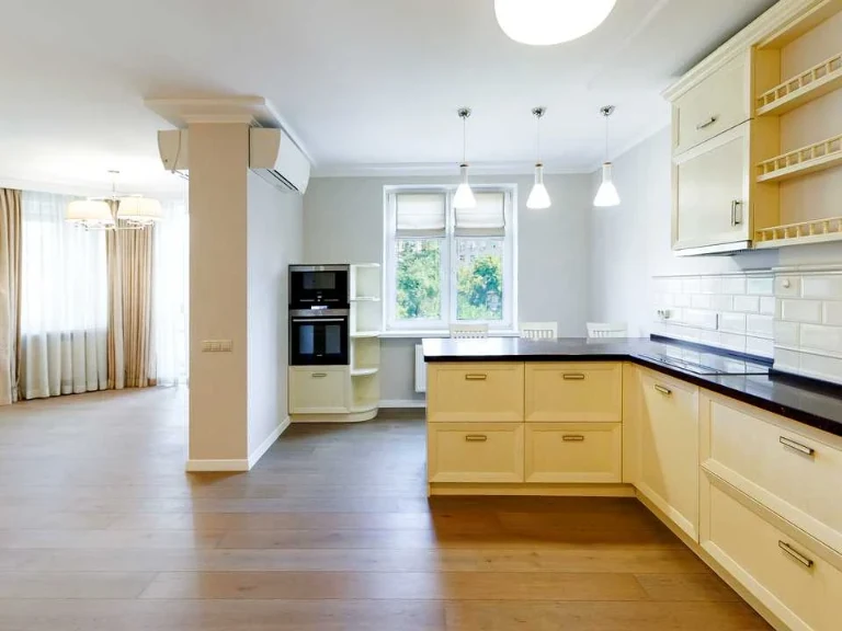 Apartment. Kyiv, Dmytrivska Street.