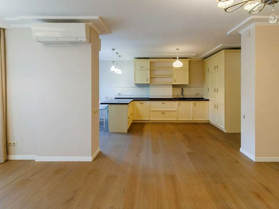 Apartment. Kyiv, Dmytrivska Street.