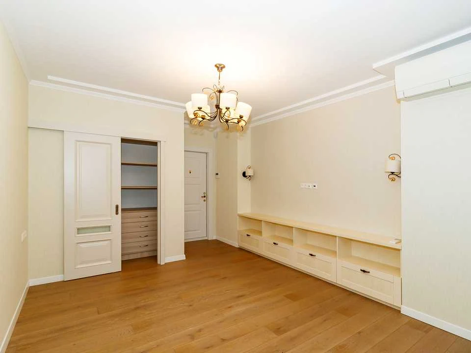 Apartment. Kyiv, Dmytrivska Street.