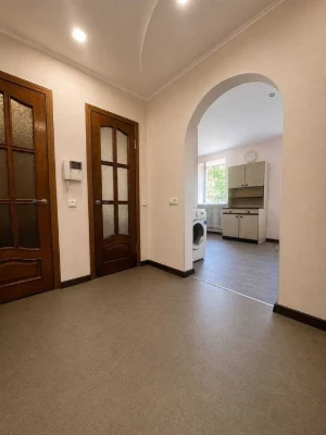 I will sell 1 room apartment Kholodnaya Gora 43 sq m Yuri Parashchuk house 4 with re