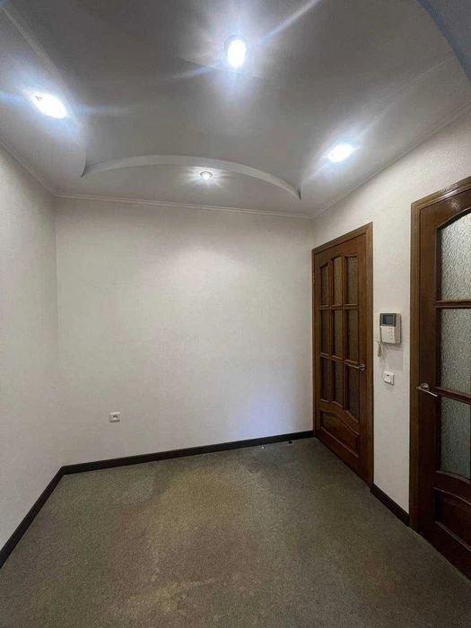 I will sell 1 room apartment Kholodnaya Gora 43 sq m Yuri Parashchuk house 4 with re