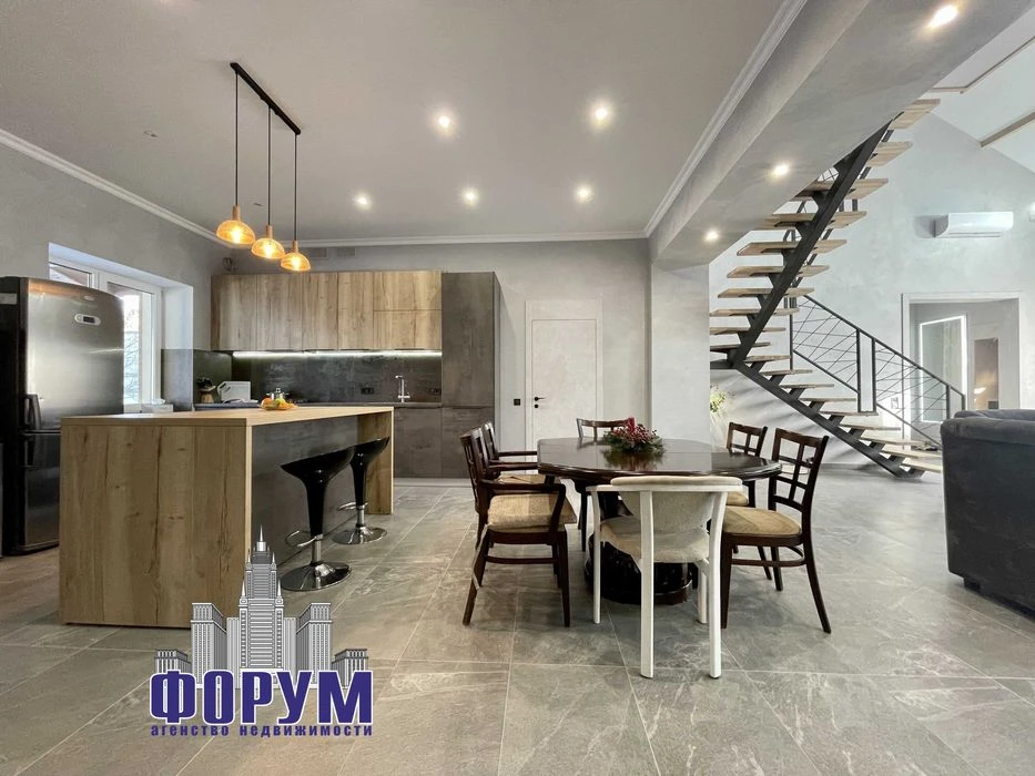 Продам новый дом 280 кв.м. Бородинский мкрн.183000  у.е.