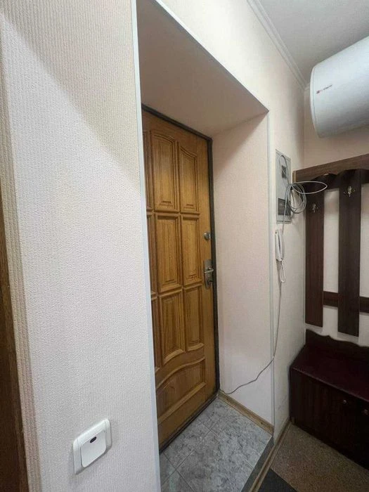 I will sell 1 room apartment Kholodnaya Gora 43 sq m Yuri Parashchuk house 4 with re