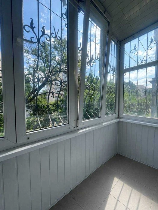 I will sell 1 room apartment Kholodnaya Gora 43 sq m Yuri Parashchuk house 4 with re