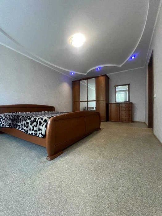 I will sell 1 room apartment Kholodnaya Gora 43 sq m Yuri Parashchuk house 4 with re
