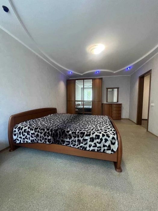 I will sell 1 room apartment Kholodnaya Gora 43 sq m Yuri Parashchuk house 4 with re