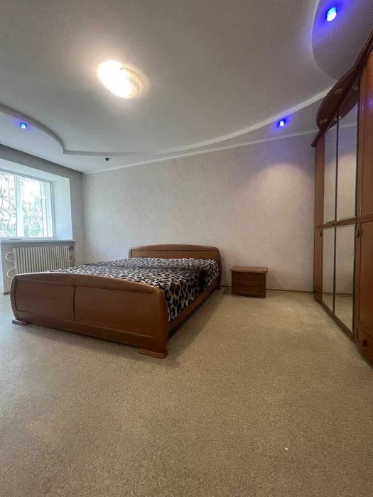I will sell 1 room apartment Kholodnaya Gora 43 sq m Yuri Parashchuk house 4 with re