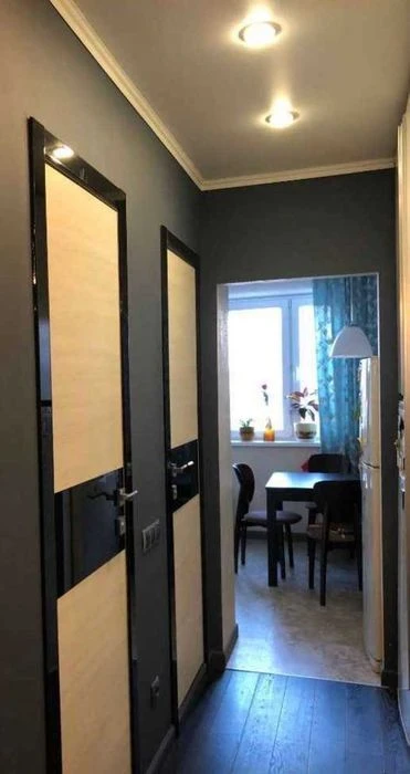 Selling a real 3-room apartment near Studencheskaya metro station, Valentinovskaya Street.
