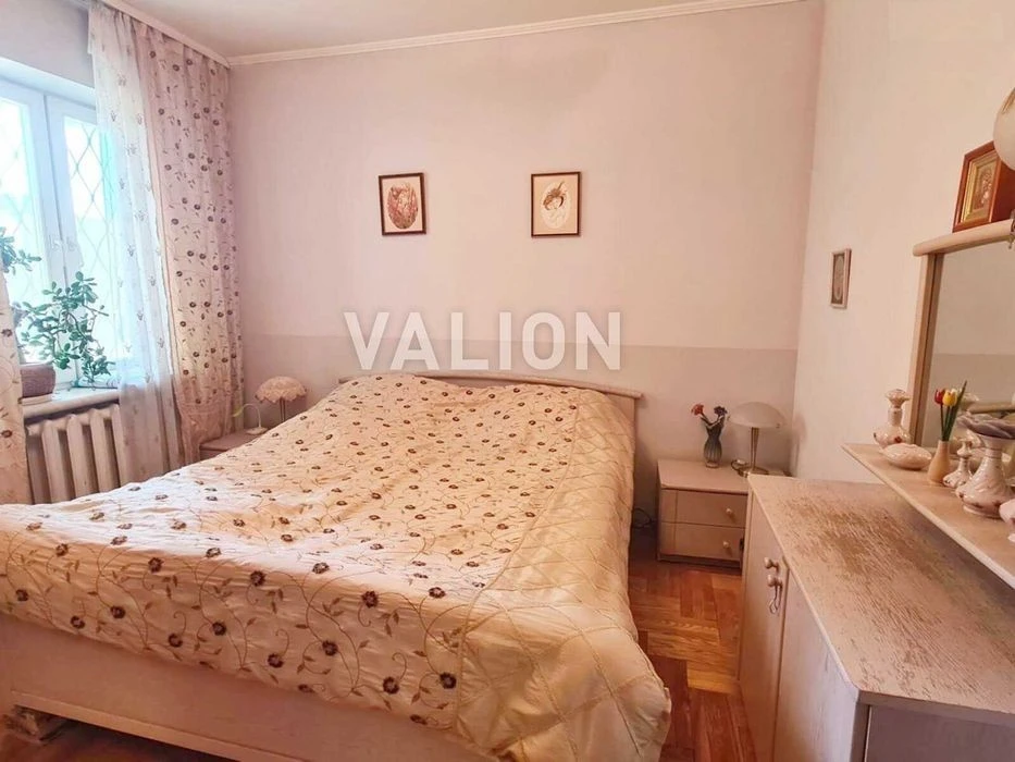 For sale 3-room apartment with renovation, Obolon. Levka Lukyane Street