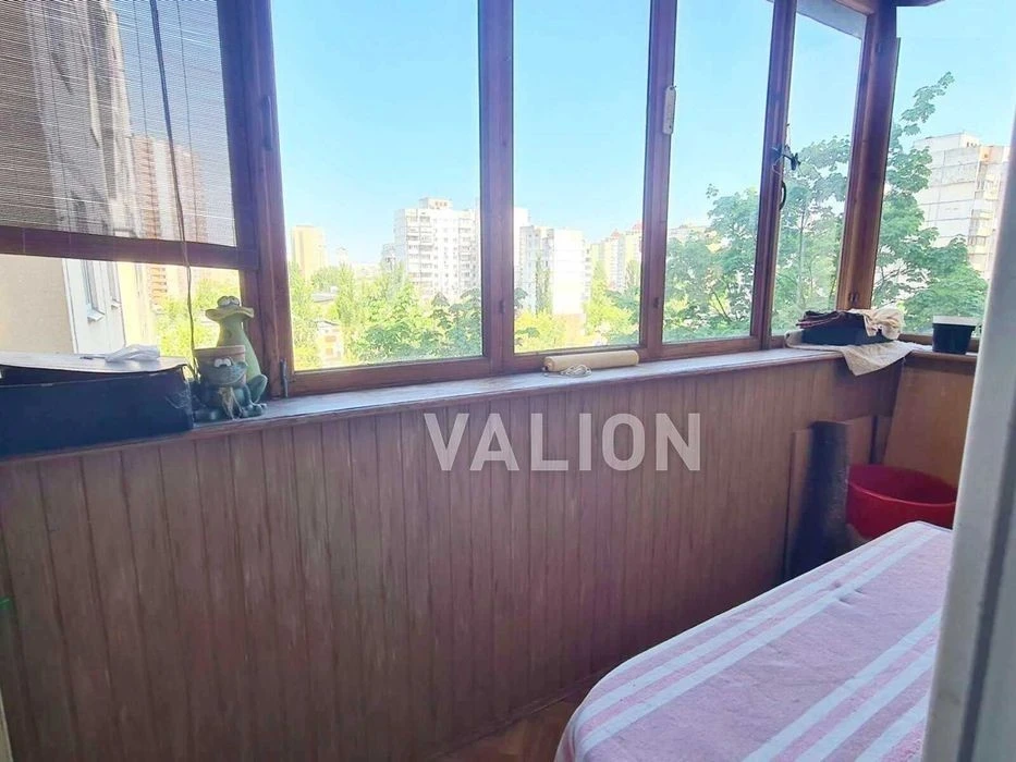 For sale 3-room apartment with renovation, Obolon. Levka Lukyane Street