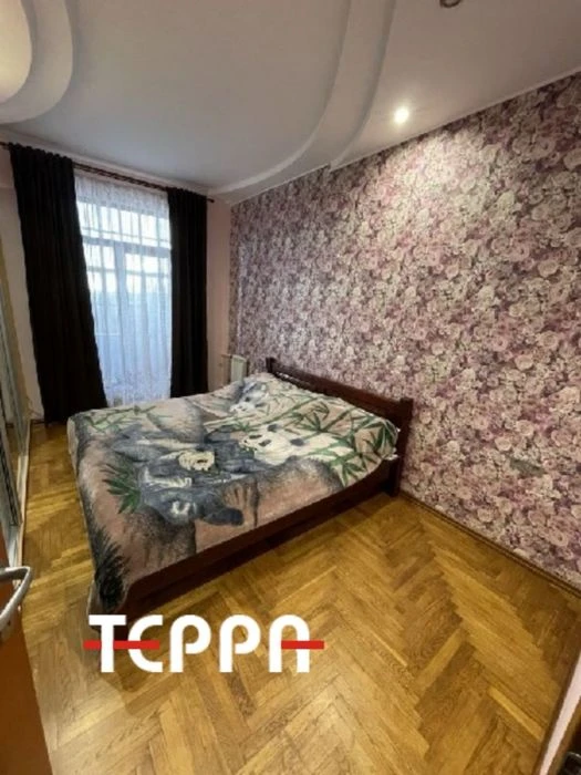 Продажа 3-комнатной квартиры, ул. Независимая Украина