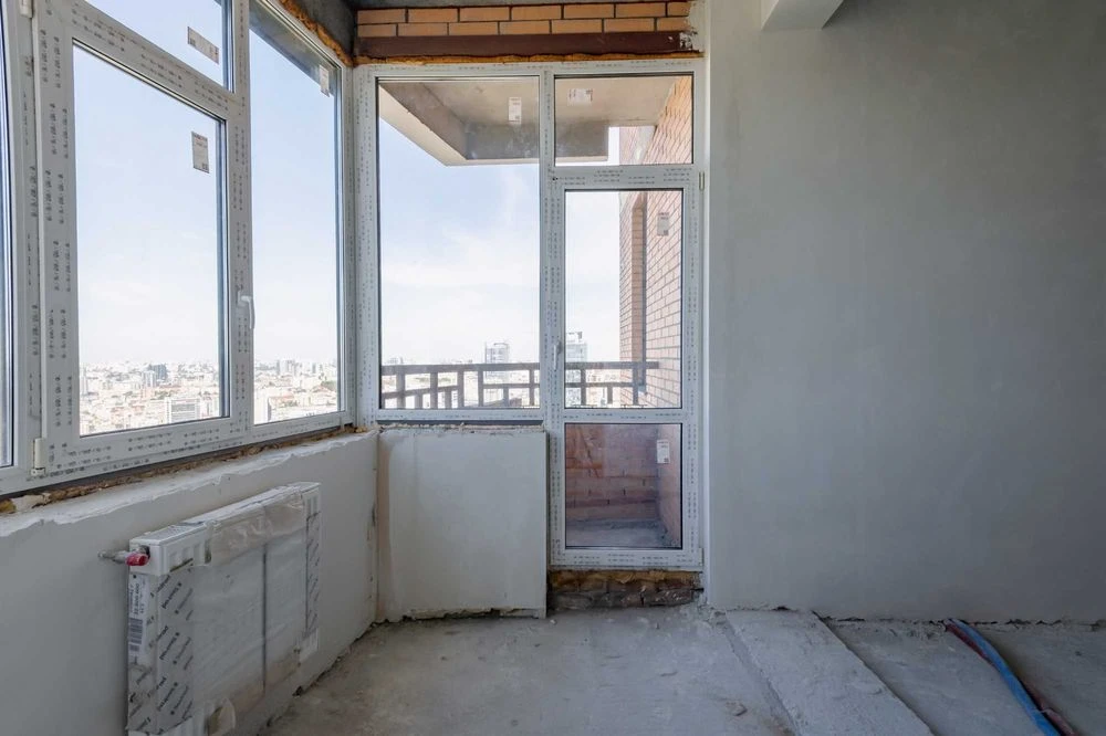 For sale 1-room apartment with panoramic views of the center of Kyiv