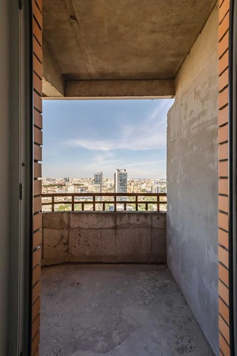 For sale 1-room apartment with panoramic views of the center of Kyiv