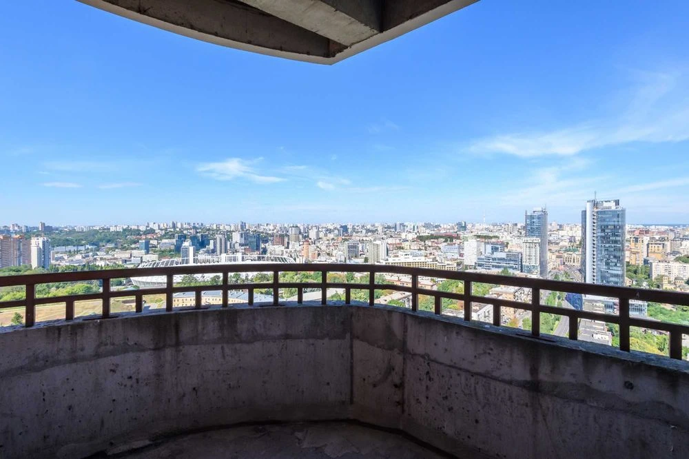For sale 1-room apartment with panoramic views of the center of Kyiv