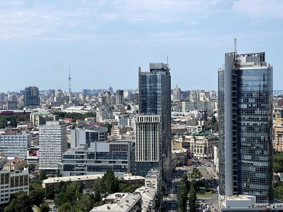 For sale 1-room apartment with panoramic views of the center of Kyiv