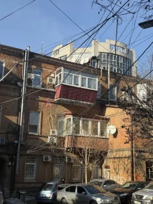 Продам квартиру с гаражом в центре.