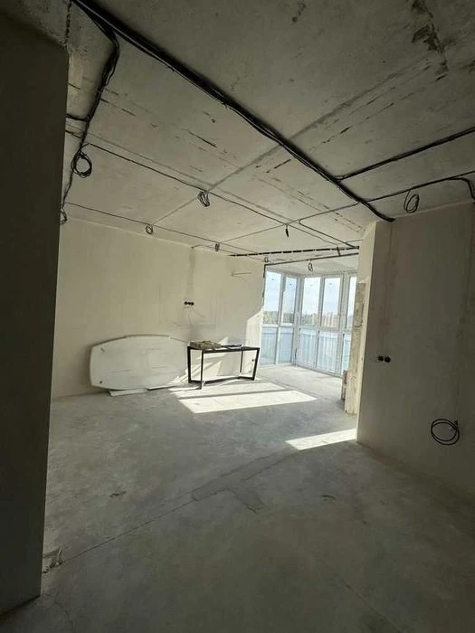 Sale of a 2-room apartment with partial renovation of 65m2 in the Kryshtalevi residential complex
