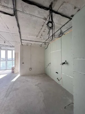 Sale of a 2-room apartment with partial renovation of 65m2 in the Kryshtalevi residential complex