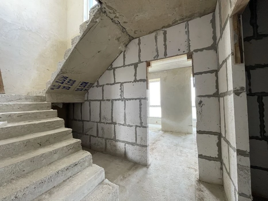 Two-level apartment for sale in the Knyaginyn residential complex. Very good price.
