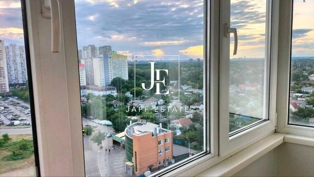 3-room apartment for sale near Livoberezhna metro station | Pa st.
