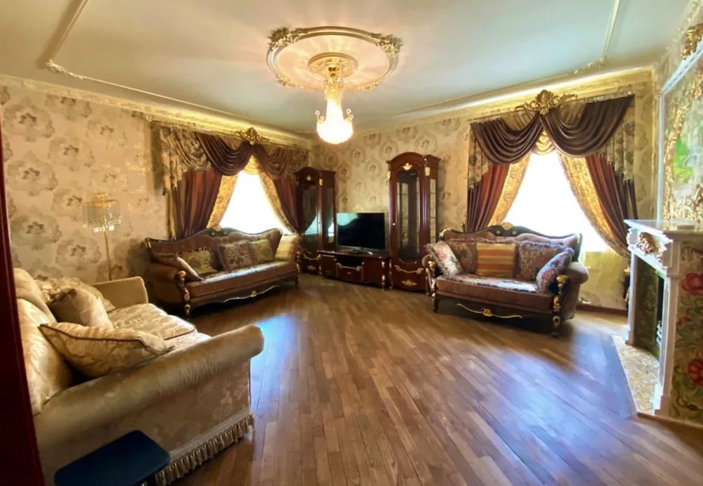 House with 3 floors, 260 m2, 4 acres, 5 rooms. Arcadia per. Morskoy str.