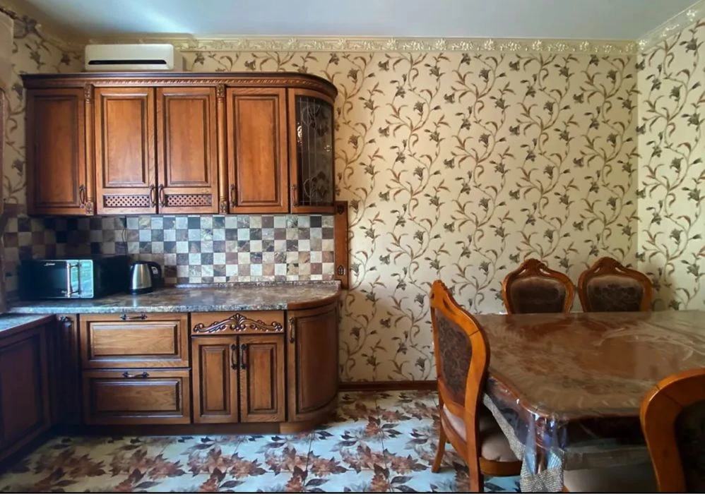 House with 3 floors, 260 m2, 4 acres, 5 rooms. Arcadia per. Morskoy str.