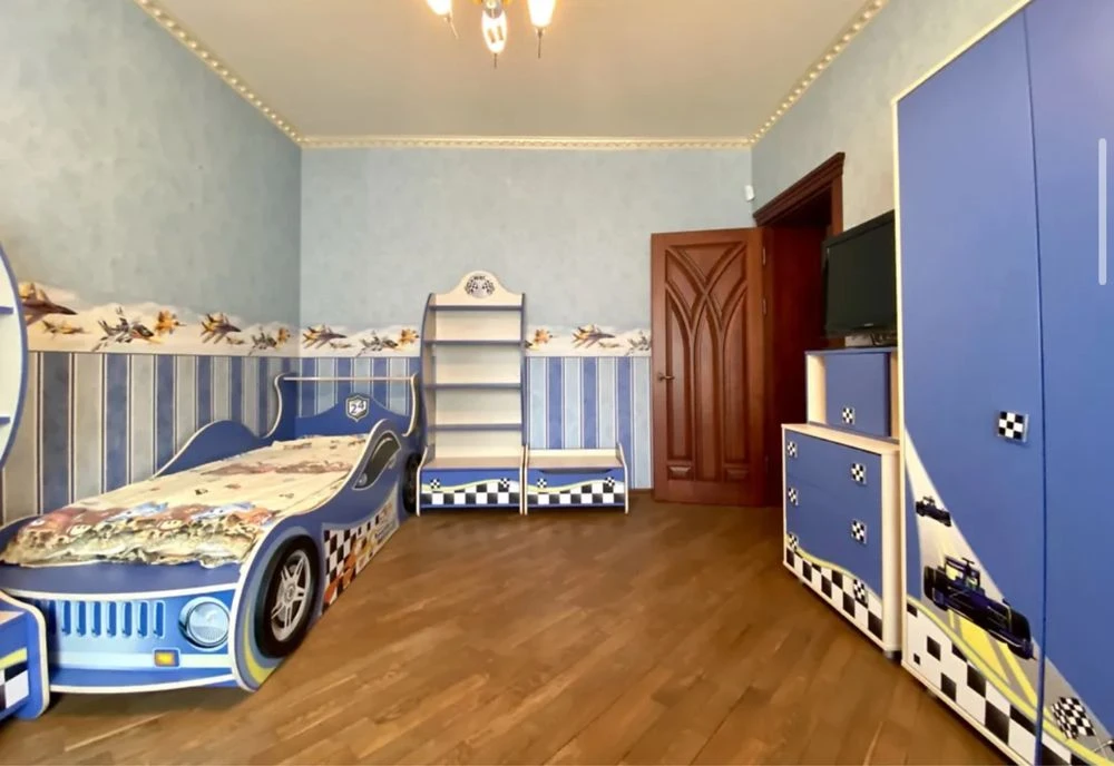 House with 3 floors, 260 m2, 4 acres, 5 rooms. Arcadia per. Morskoy str.