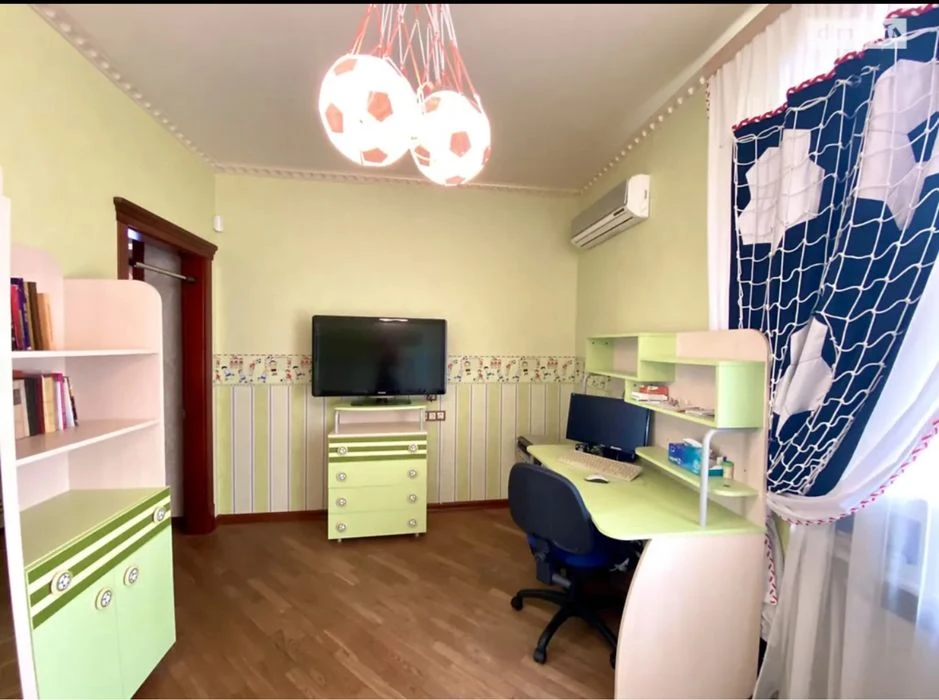 House with 3 floors, 260 m2, 4 acres, 5 rooms. Arcadia per. Morskoy str.