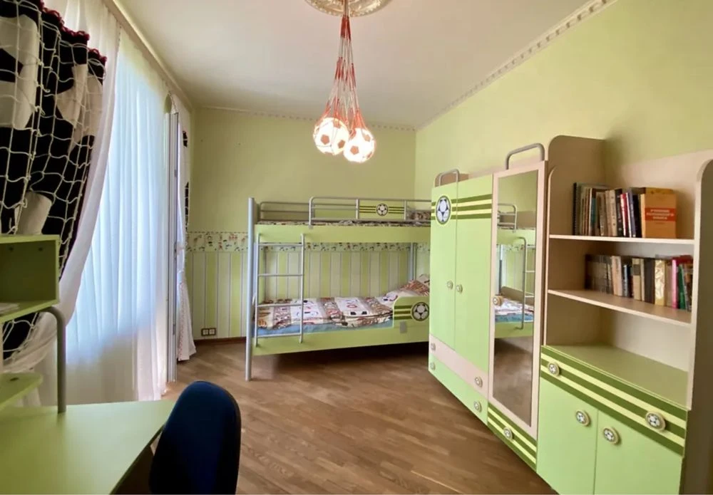 House with 3 floors, 260 m2, 4 acres, 5 rooms. Arcadia per. Morskoy str.