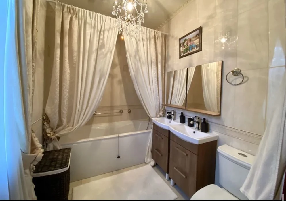 House with 3 floors, 260 m2, 4 acres, 5 rooms. Arcadia per. Morskoy str.