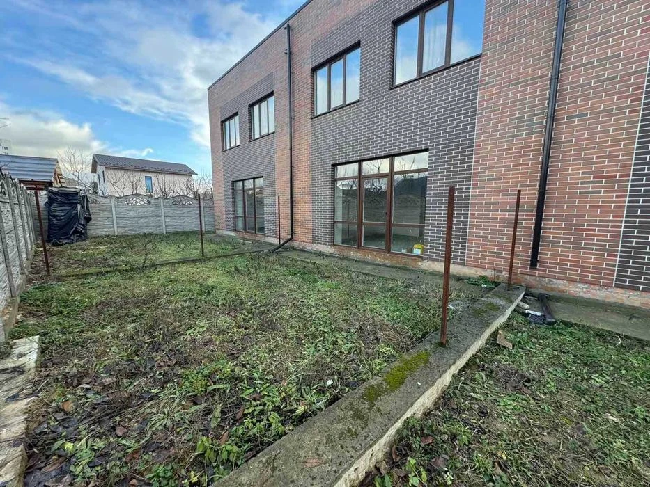 Sale of a modern two-story townhouse in the Old Town