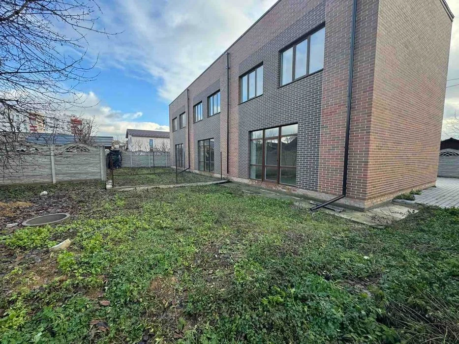 Sale of a modern two-story townhouse in the Old Town