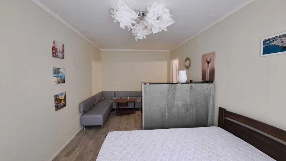 I am selling a cozy 2-room apartment near the metro station "Studentska"