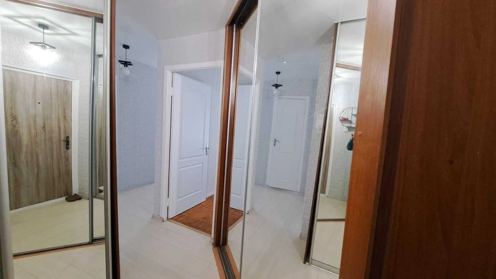 I am selling a cozy 2-room apartment near the metro station "Studentska"