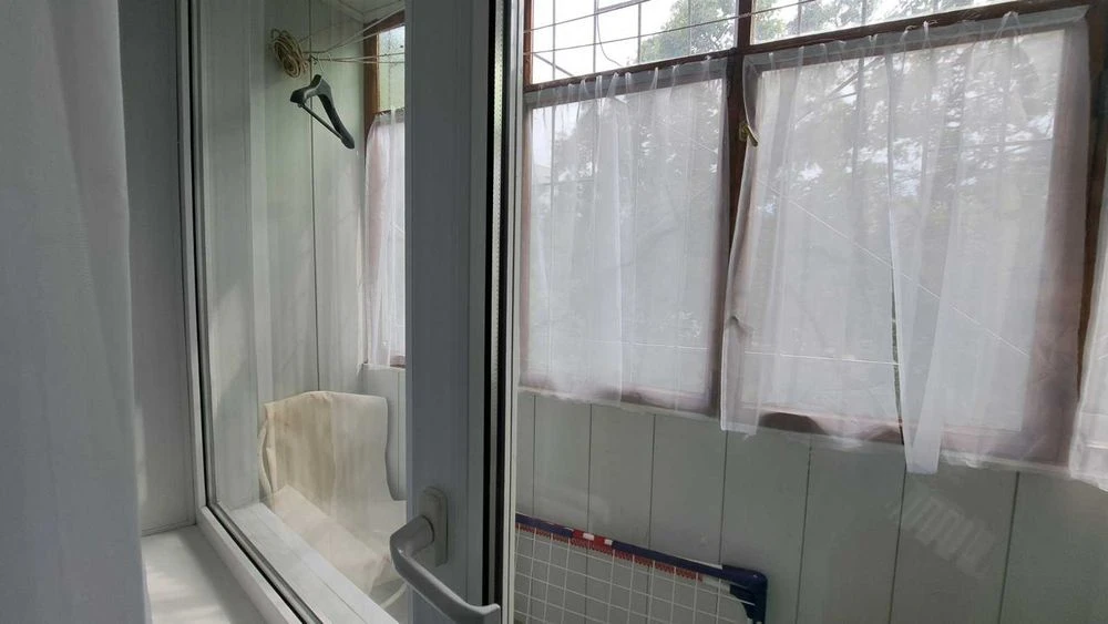 I am selling a cozy 2-room apartment near the metro station "Studentska"